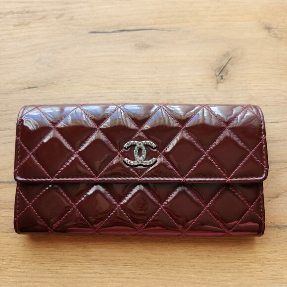 Chanel CC Brilliant Matelasse Patent Leather Burgundy Quilted Wallet - Picture 1 of 9